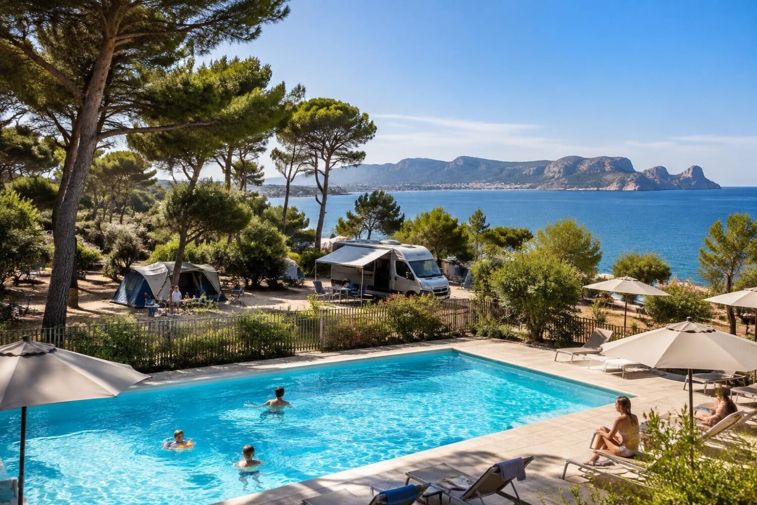Camping à La Ciotat : bord de mer, piscine et emplacements pas chers