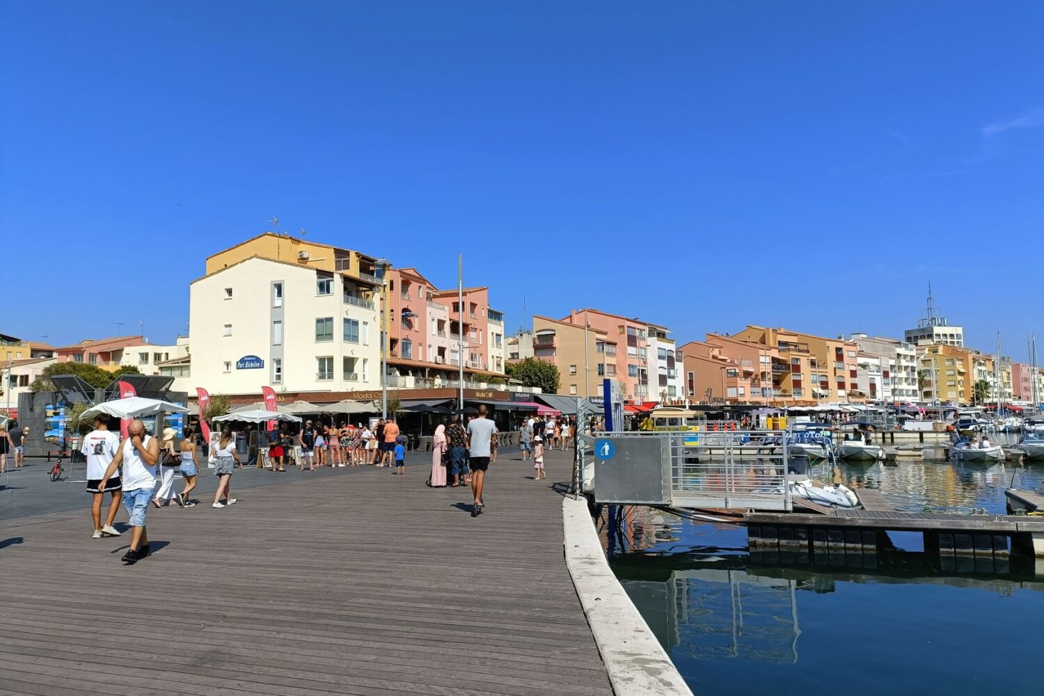 Camping à La Ciotat : bord de mer, piscine et emplacements pas chers