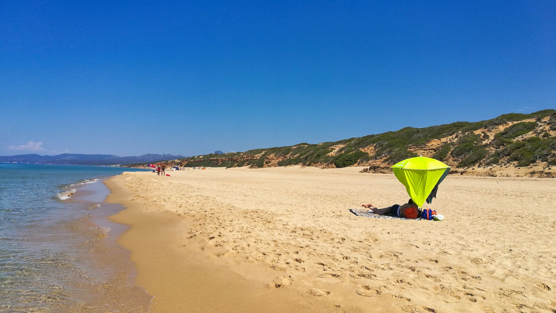Camping en bord de mer en Sardaigne : choisir la côte avant l’hébergement — camping sur la plage en Sardaigne